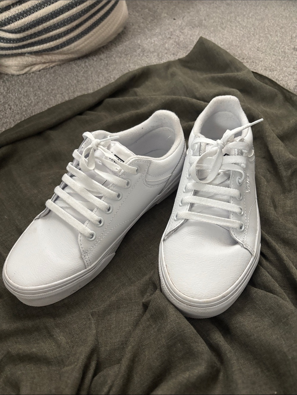Vans White Low-Top Lace-Up Sneakers - Women's
